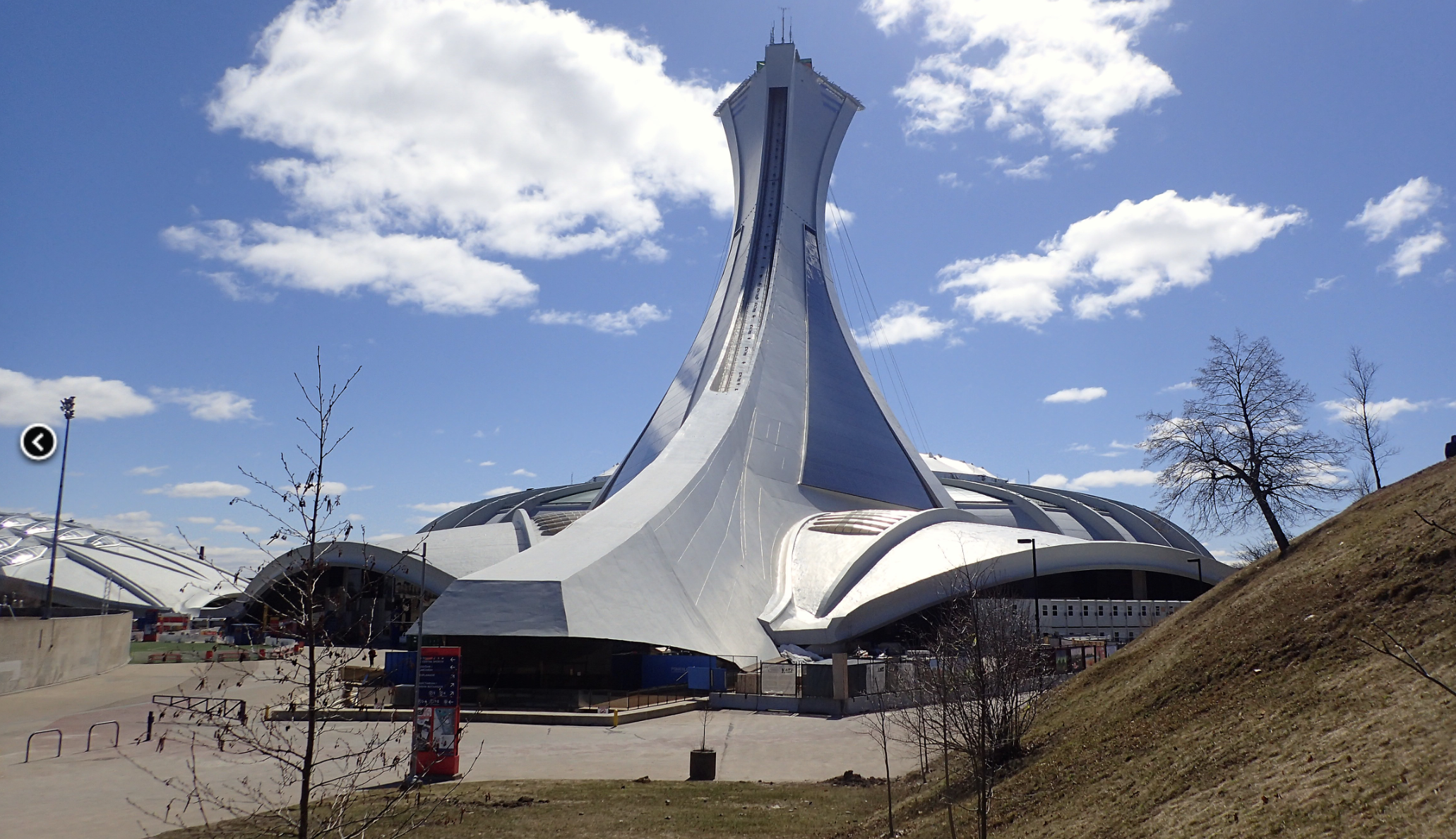 La Tour du Stade olympique de Montréal. Photo extraite du Répertoire du patrimoine culturel du Québec.